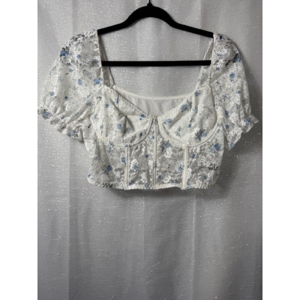 EFFORDRAM LACE CROP TOP SIZE LARGE